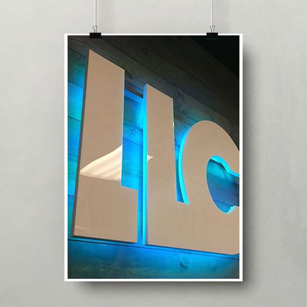 letras encajueladas con iluminacion indirecta en guatemala